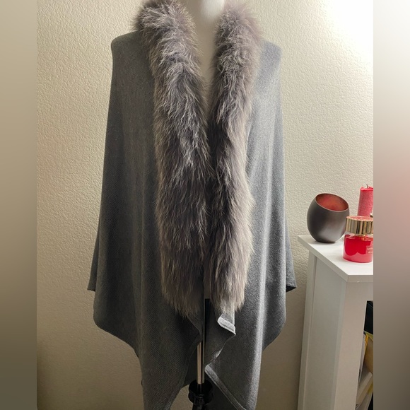 La Fiorentina Genuine Fox Trim Wool Wrap Gray One Size - Picture 7 of 12
